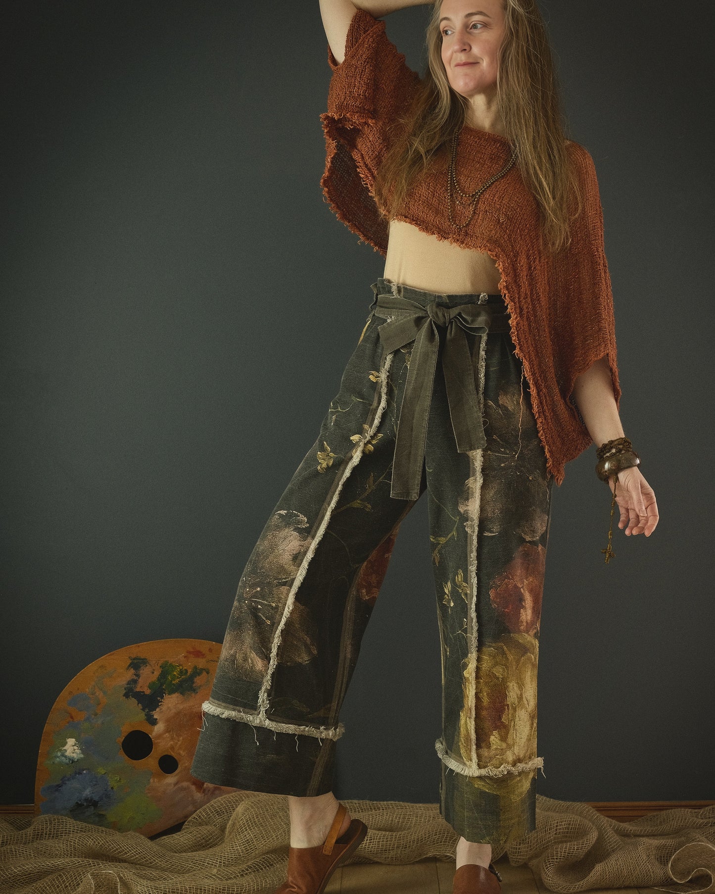 The Birthday Gift - High-waisted pant + clutch bag