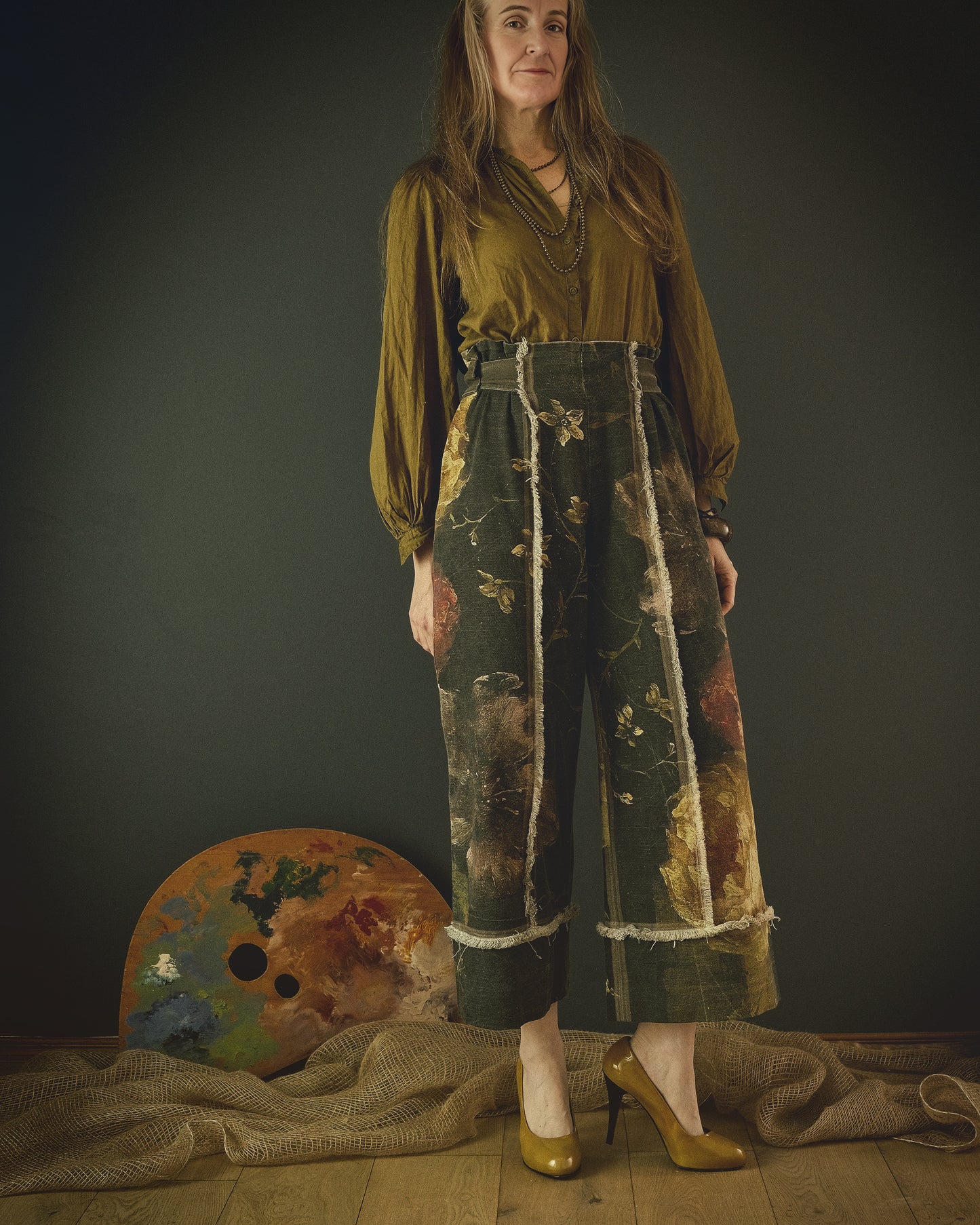 The Birthday Gift - High-waisted pant + clutch bag