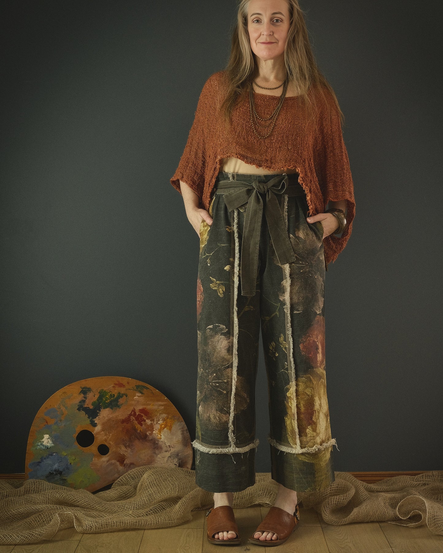 The Birthday Gift - High-waisted pant + clutch bag