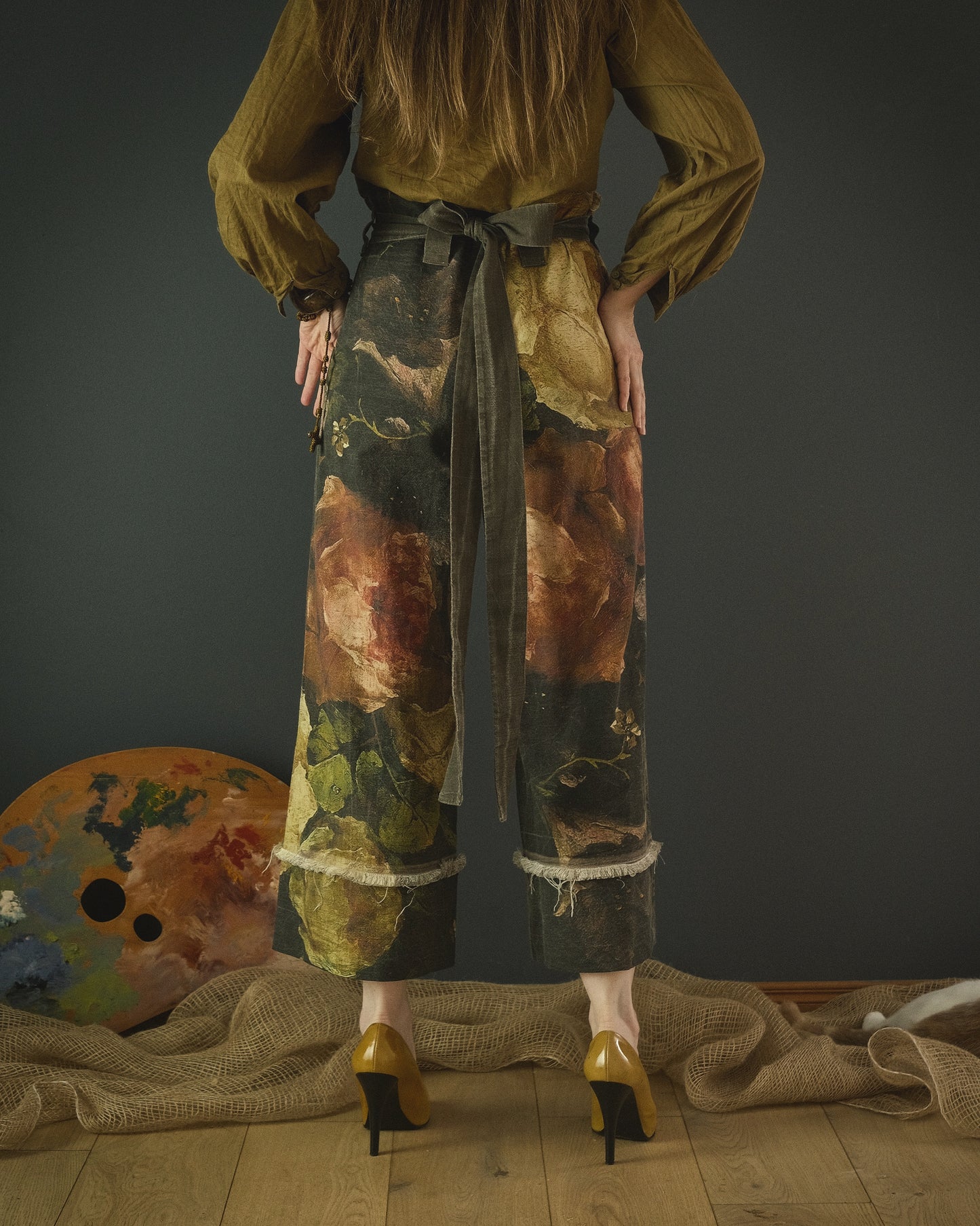 The Birthday Gift - High-waisted pant + clutch bag