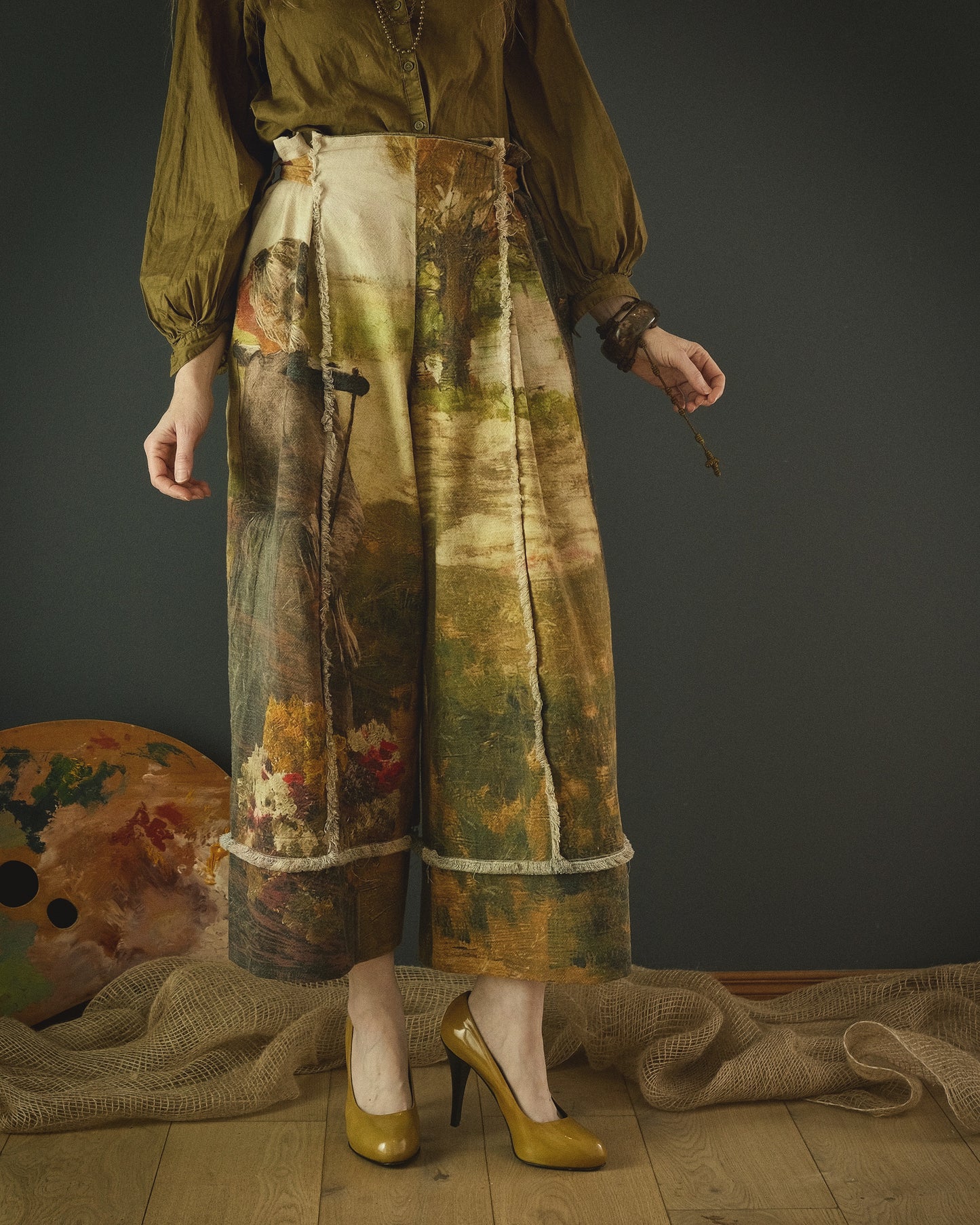 The Florist's Daughter - High-waisted pant + clutch bag